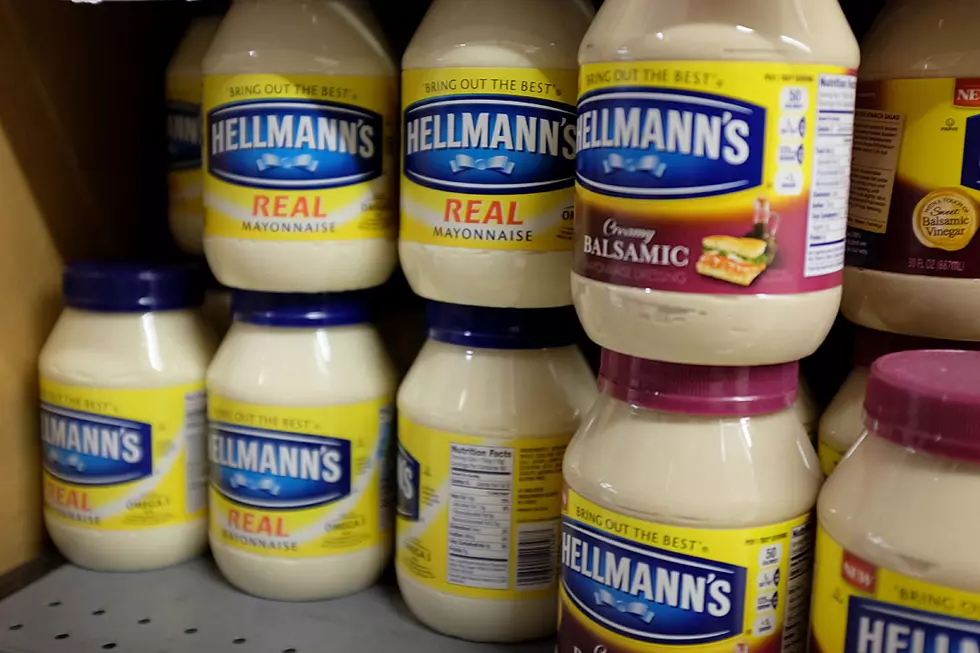 Mayo-Guzzling Basketball Fan Grossly Steals the Show